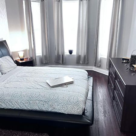 Simplified Living Space Чикаго Экстерьер фото