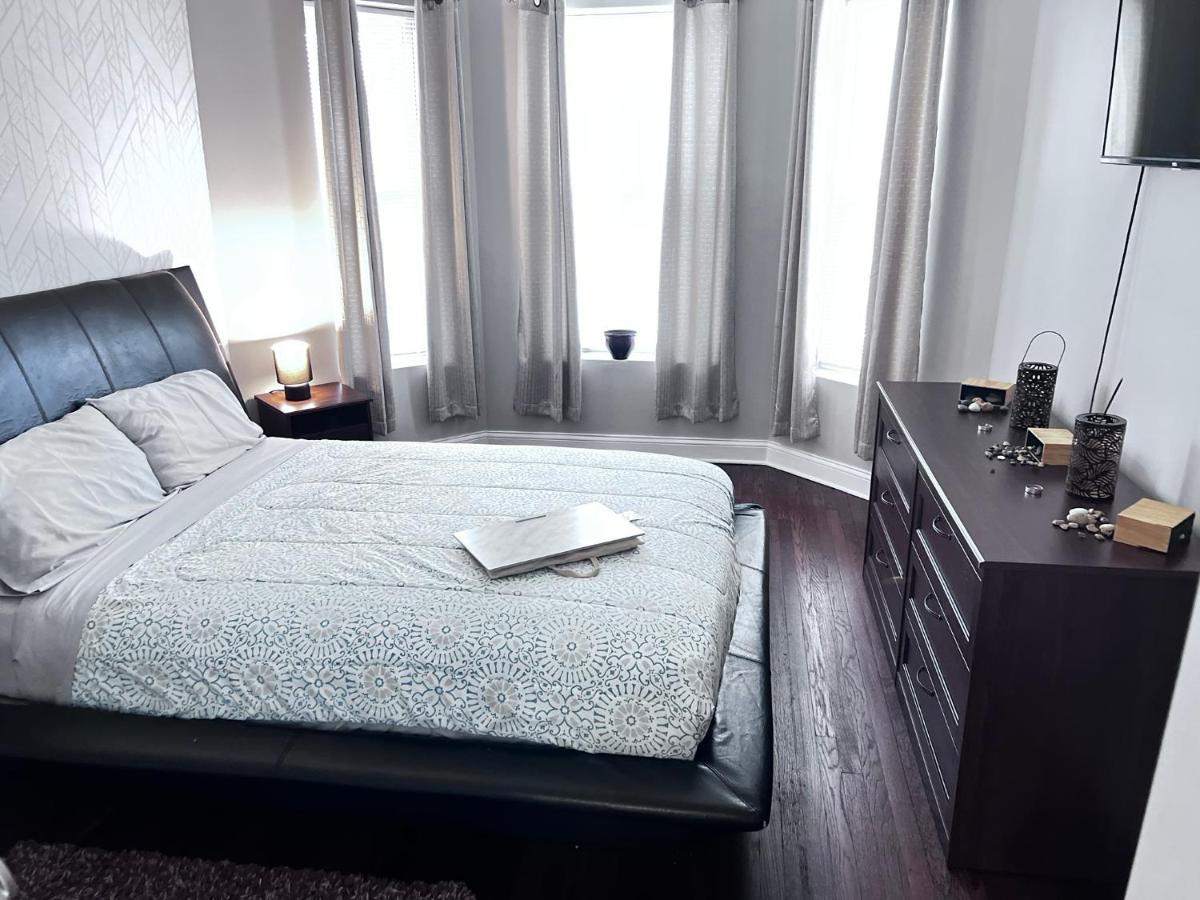 Simplified Living Space Чикаго Экстерьер фото