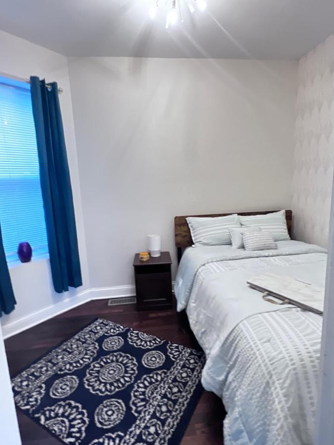 Simplified Living Space Чикаго Экстерьер фото